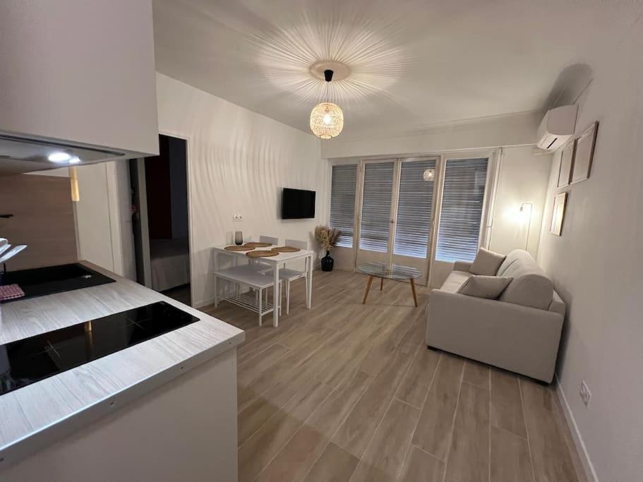 Magnifique T2 Proche Mer Et Ville Refait A Neuf Avec Terrasse Menton Exterior foto